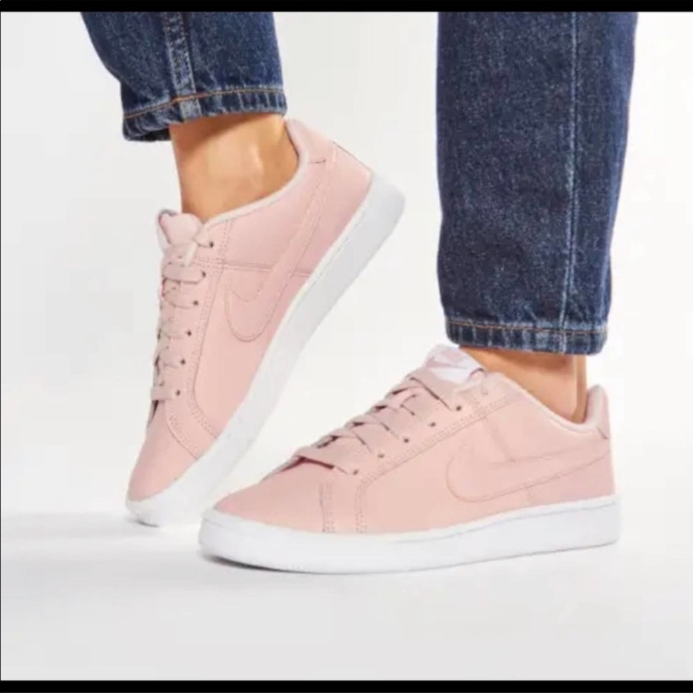 NEW Nike Court Royale Sneaker Coral / Size 8